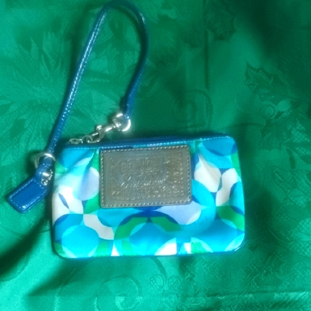 ♥️HP Coach Poppy Blue and Green Wristlet with Silver Detail